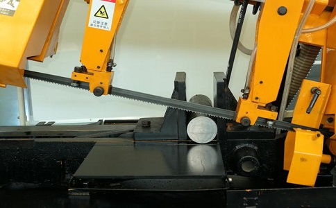 泰和数控带锯床自动送料精度会出现偏差吗？